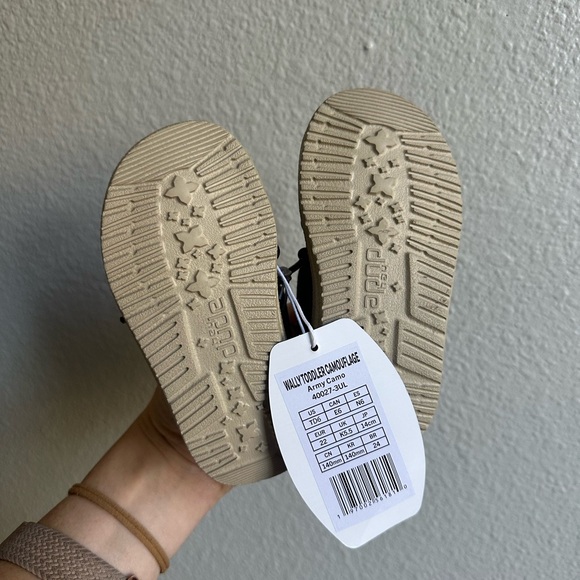 NWT Hey Dude Camo Baby Toddler Shoes Size 6 - Picture 4 of 5